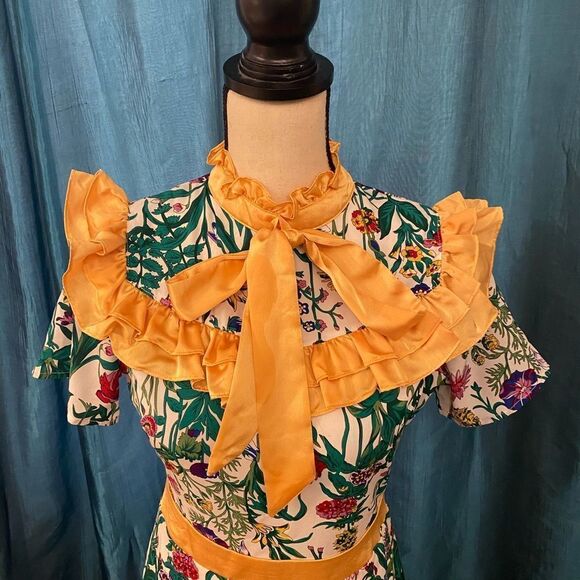 The Moon, absolutely gorgeous dress ! Dior style! True to size S - Picture 2 of 9